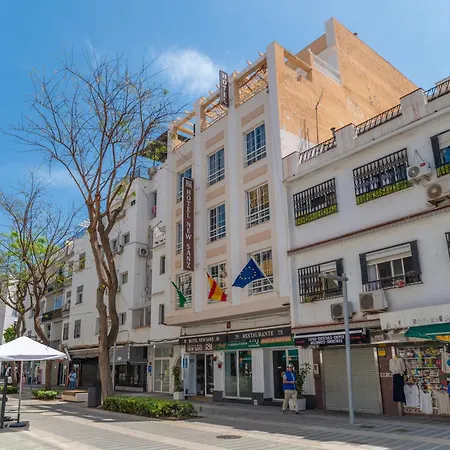 Ella Centro Τορρεμολίνος