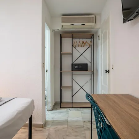 Ella Centro 2*